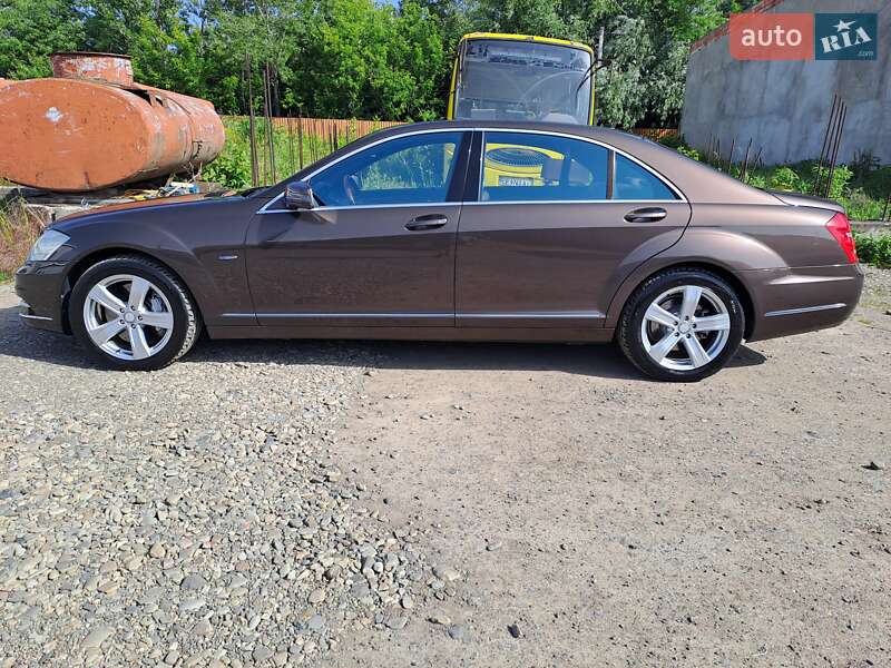 Седан Mercedes-Benz S-Class 2011 в Черновцах