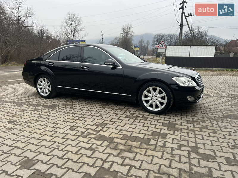 Седан Mercedes-Benz S-Class 2007 в Вижнице