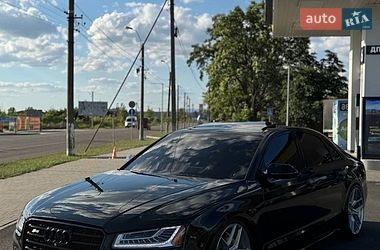 Седан Audi S8 2014 в Виноградове