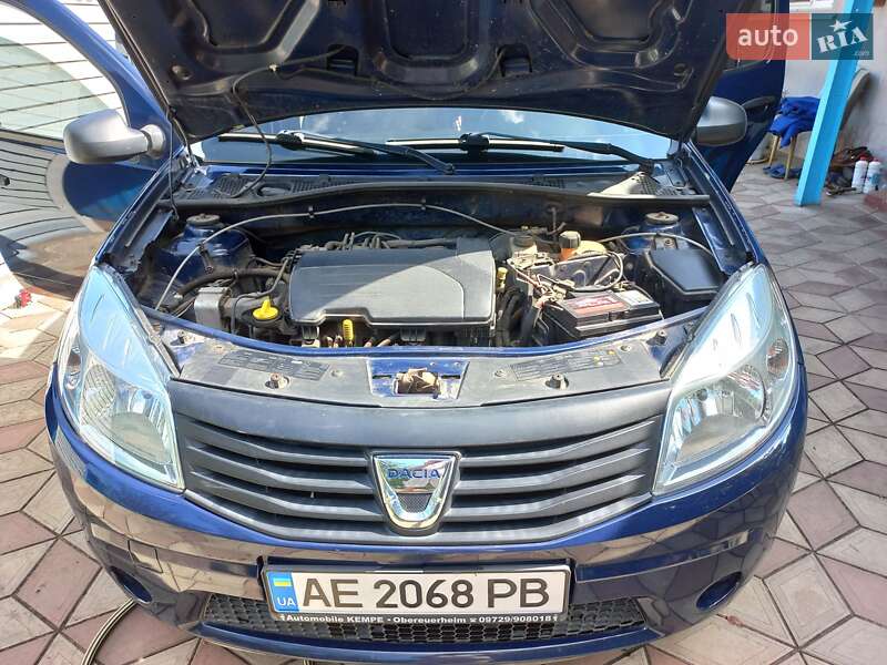 Хэтчбек Dacia Sandero 2012 в Павлограде