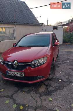 Хетчбек Renault Sandero 2013 в Краснограді