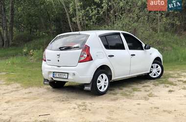 Хэтчбек Dacia Sandero 2011 в Нетешине