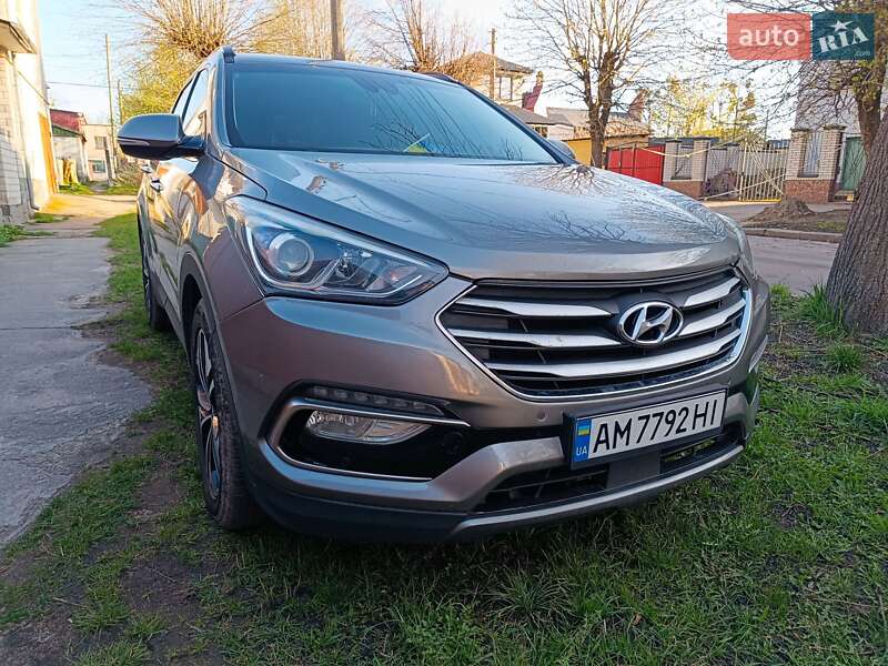 Внедорожник / Кроссовер Hyundai Santa FE 2016 в Житомире
