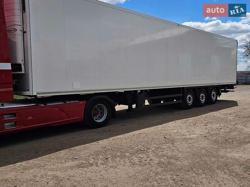 Рефрижератор полуприцеп Schmitz Cargobull SCB S3B 2015 в Шептицькому