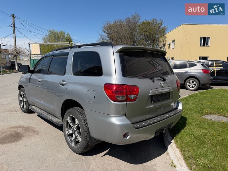 Позашляховик / Кросовер Toyota Sequoia 2016 в Дніпрі