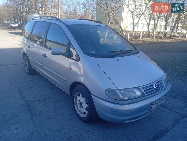 Минивэн Volkswagen Sharan 1999 в Вараше