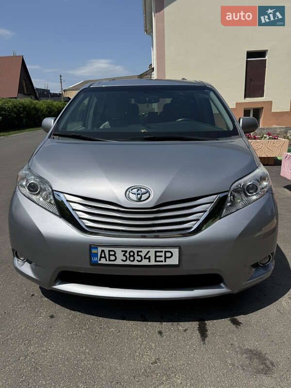 Минивэн Toyota Sienna 2014 в Виннице