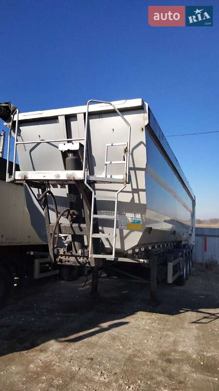 Зерновоз - напівпричіп Kempf SKM 2015 в Дубровиці