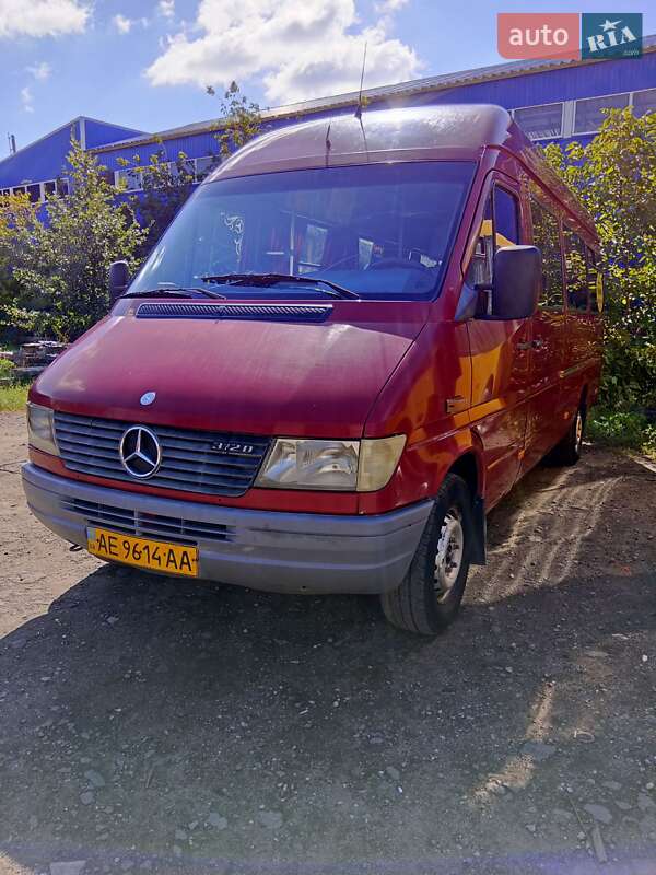 Городской автобус Mercedes-Benz Sprinter 2000 в Кривом Роге Городской автобус Mercedes-Benz Sprinter 2000 в Кривом Роге