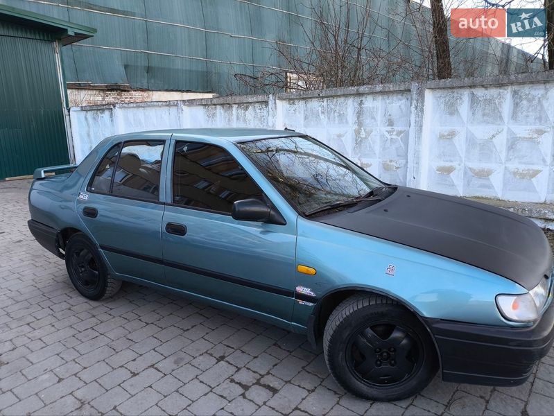 Седан Nissan Sunny 1995 в Надворной Седан Nissan Sunny 1995 в Надворной