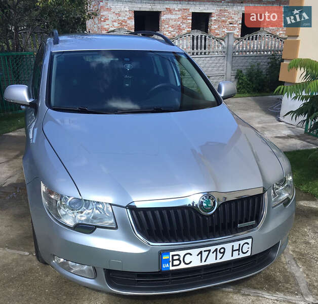 Универсал Skoda Superb 2012 в Стрые