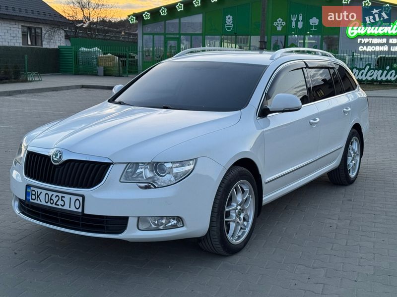 Универсал Skoda Superb 2011 в Вараше