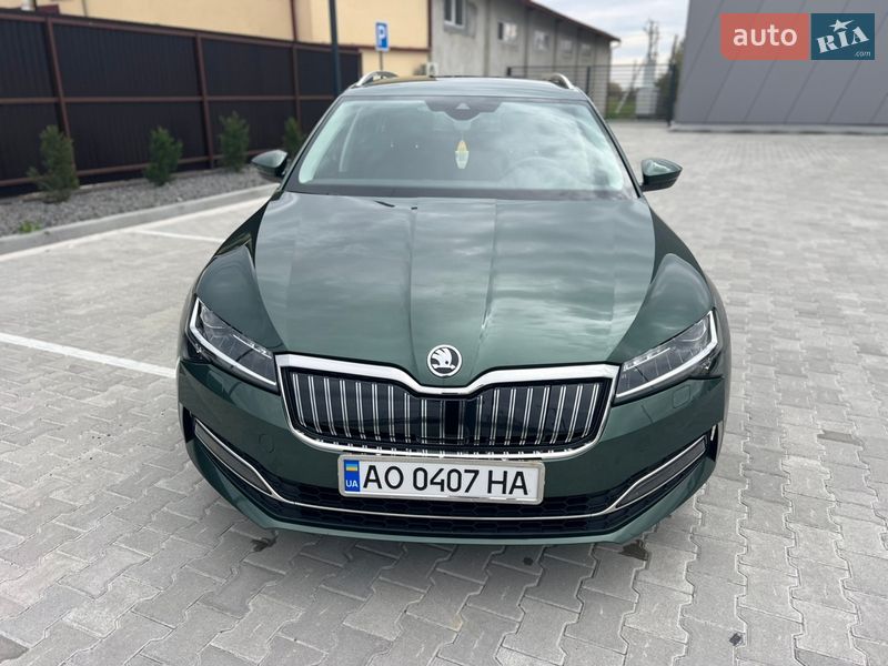 Універсал Skoda Superb 2020 в Ужгороді