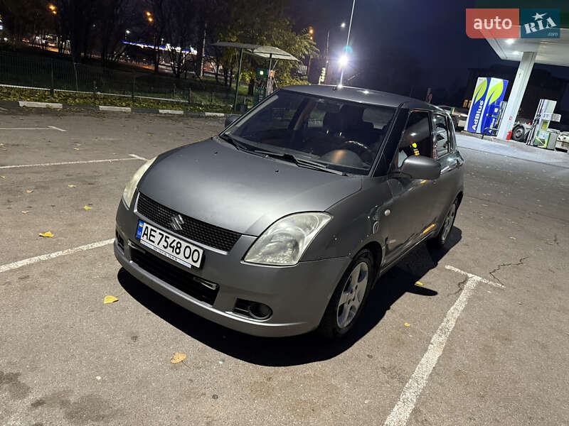 Хетчбек Suzuki Swift 2005 в Дніпрі Хетчбек Suzuki Swift 2005 в Дніпрі