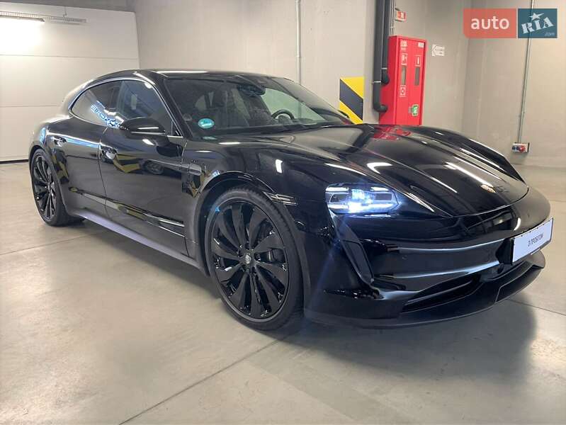 Седан Porsche Taycan 2023 в Киеве