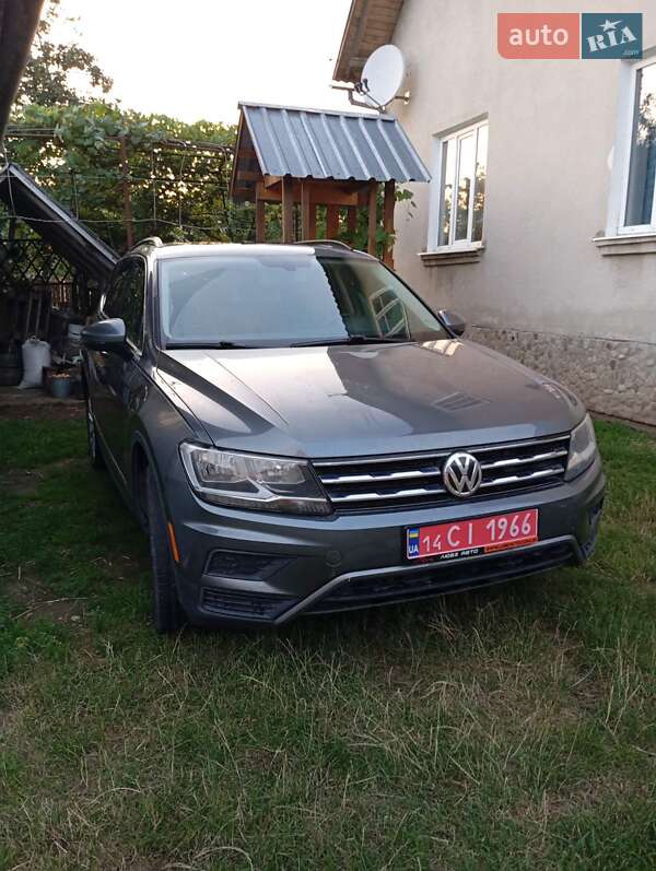 Внедорожник / Кроссовер Volkswagen Tiguan 2017 в Славском