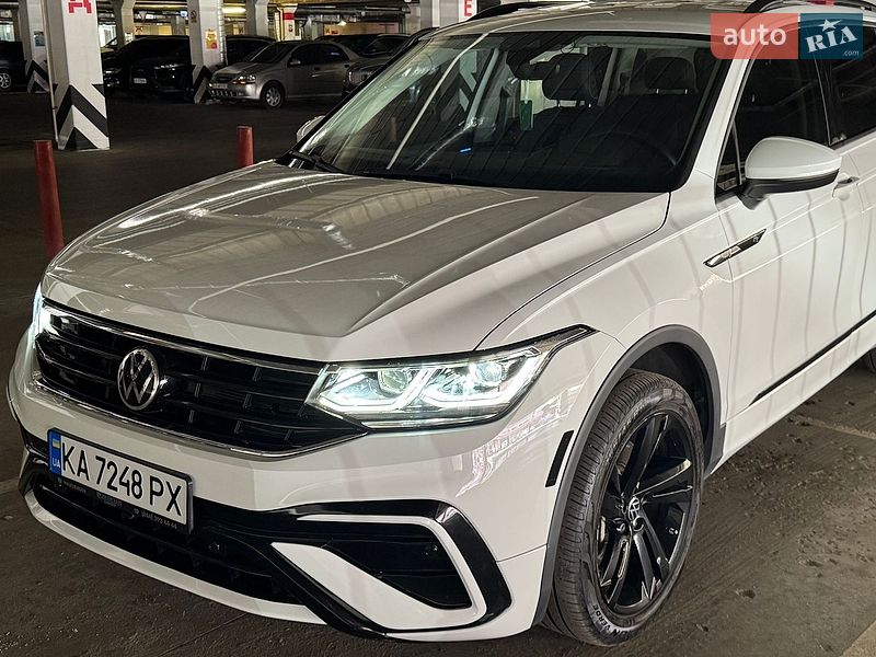 Внедорожник / Кроссовер Volkswagen Tiguan 2021 в Киеве