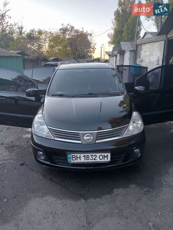 Хэтчбек Nissan TIIDA 2007 в Одессе Хэтчбек Nissan TIIDA 2007 в Одессе