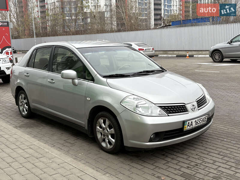 Седан Nissan TIIDA 2008 в Киеве