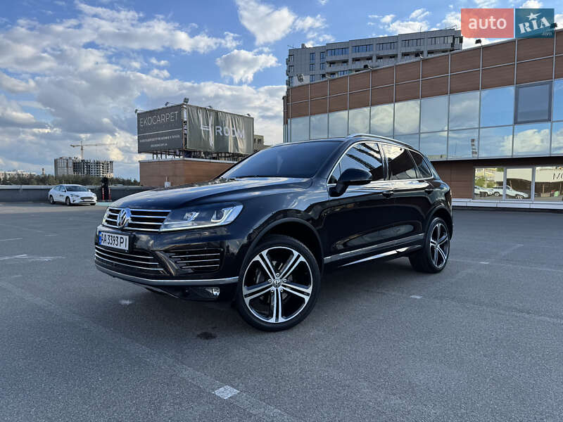 Внедорожник / Кроссовер Volkswagen Touareg 2016 в Киеве