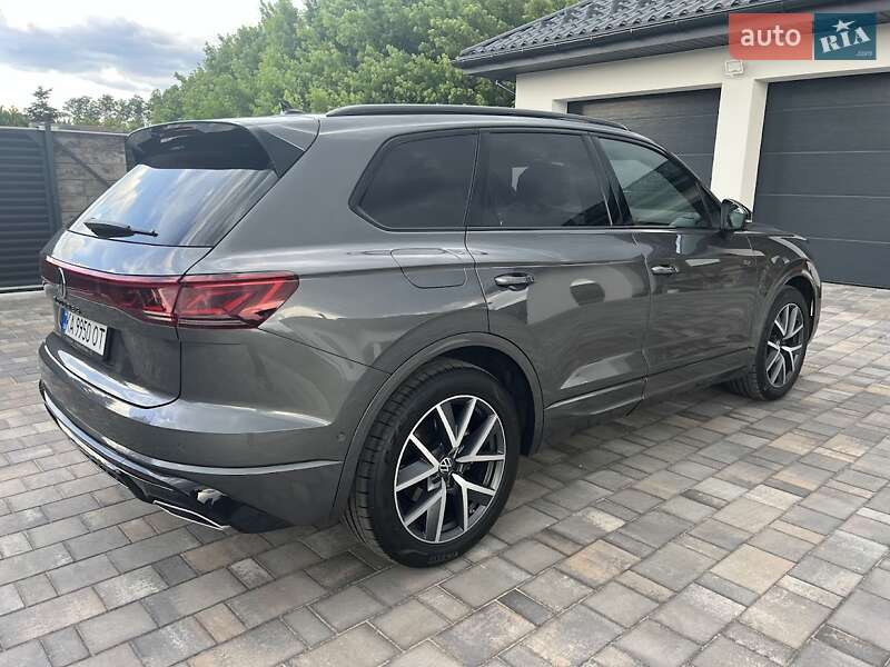 Позашляховик / Кросовер Volkswagen Touareg 2024 в Києві