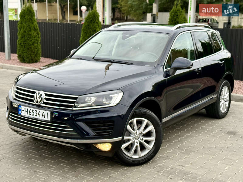 Позашляховик / Кросовер Volkswagen Touareg 2015 в Одесі