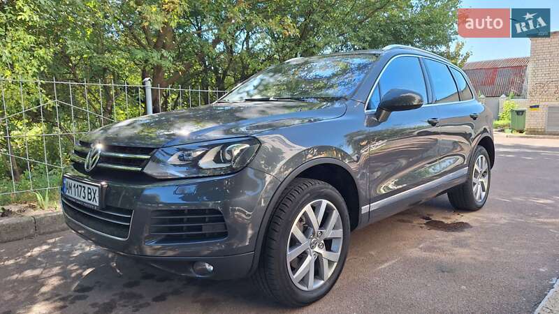 Внедорожник / Кроссовер Volkswagen Touareg 2012 в Житомире