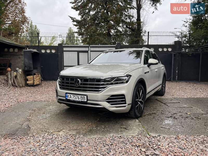 Позашляховик / Кросовер Volkswagen Touareg 2020 в Києві