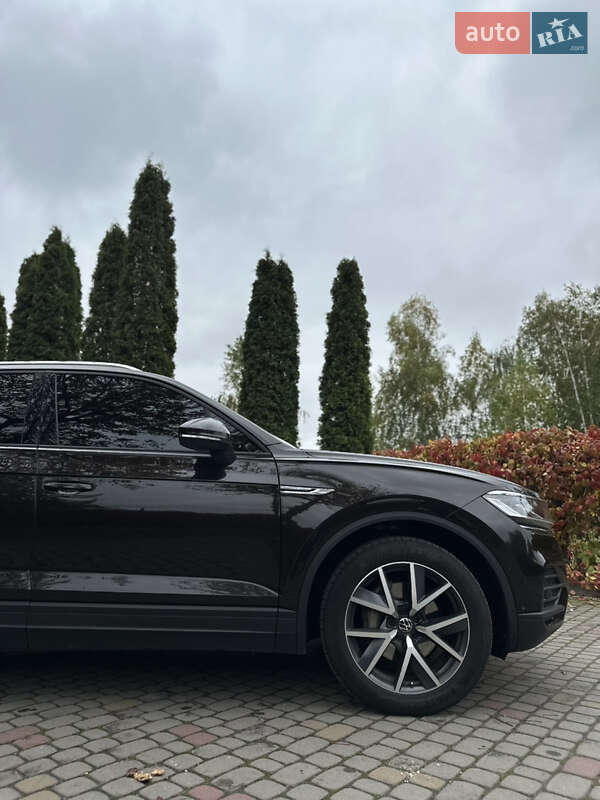 Внедорожник / Кроссовер Volkswagen Touareg 2019 в Луцке
