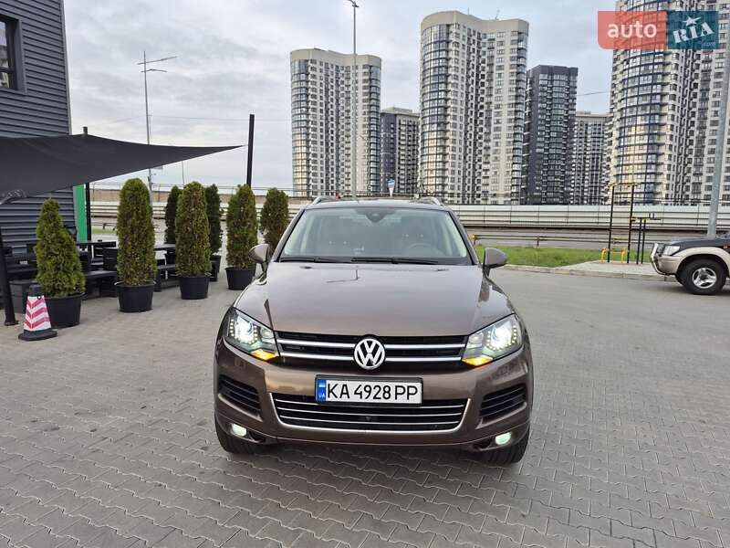 Внедорожник / Кроссовер Volkswagen Touareg 2010 в Киеве