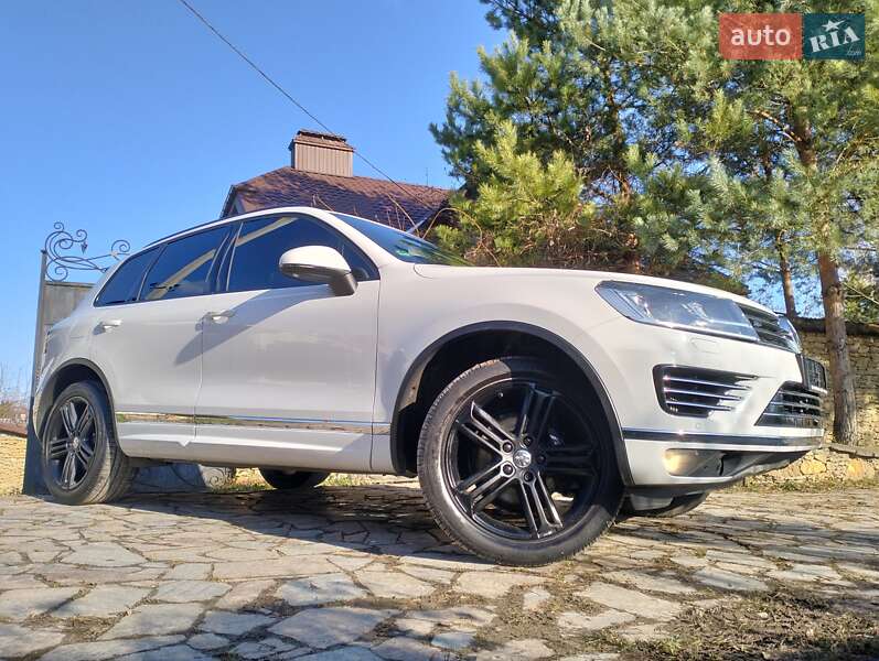 Внедорожник / Кроссовер Volkswagen Touareg 2016 в Ровно