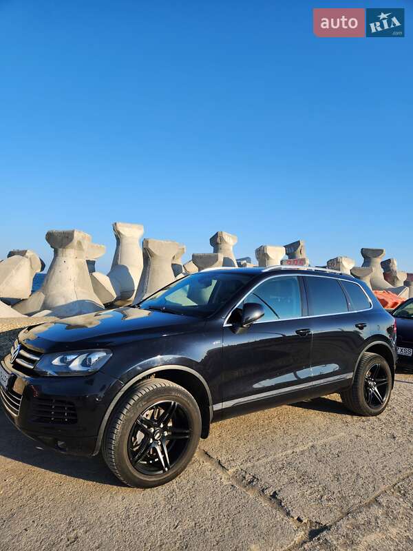 Внедорожник / Кроссовер Volkswagen Touareg 2011 в Измаиле