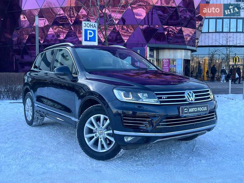 Внедорожник / Кроссовер Volkswagen Touareg 2015 в Киеве