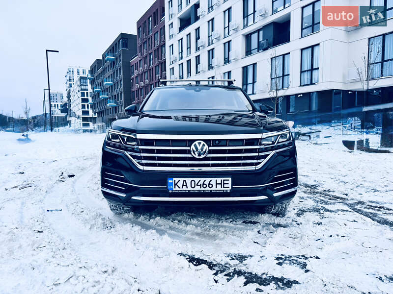 Внедорожник / Кроссовер Volkswagen Touareg 2018 в Киеве