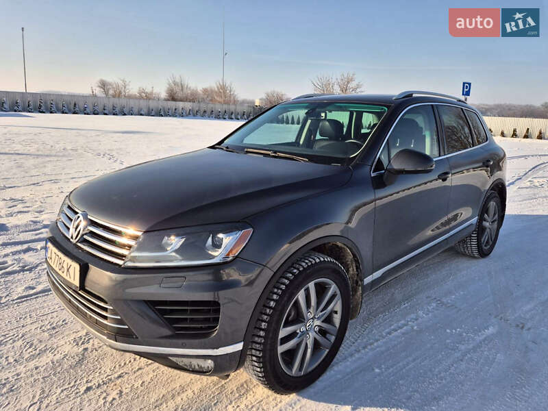 Внедорожник / Кроссовер Volkswagen Touareg 2015 в Киеве