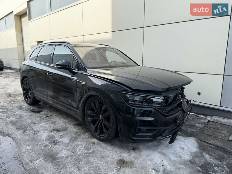 Позашляховик / Кросовер Volkswagen Touareg 2021 в Києві