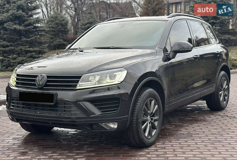 Позашляховик / Кросовер Volkswagen Touareg 2016 в Дніпрі