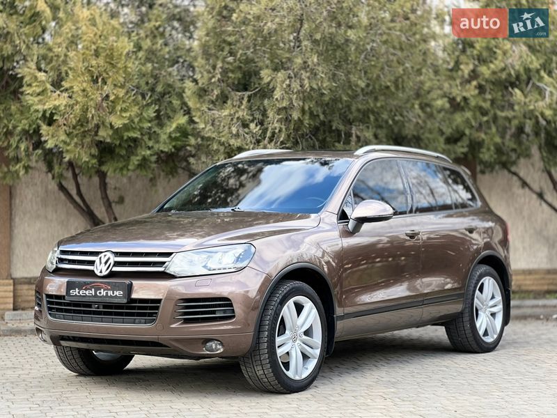 Внедорожник / Кроссовер Volkswagen Touareg 2014 в Николаеве