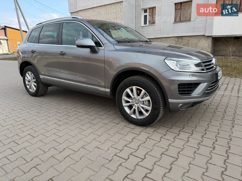 Позашляховик / Кросовер Volkswagen Touareg 2016 в Дубні
