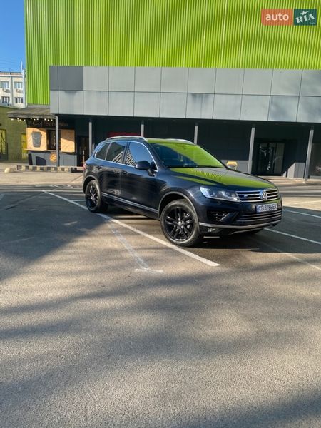 Внедорожник / Кроссовер Volkswagen Touareg 2014 в Чернигове