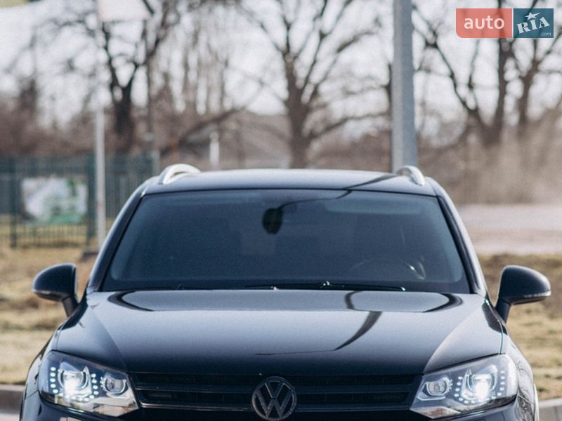 Позашляховик / Кросовер Volkswagen Touareg 2010 в Вознесенську
