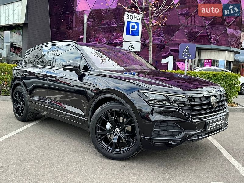 Позашляховик / Кросовер Volkswagen Touareg 2018 в Києві