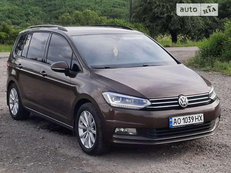 Микровэн Volkswagen Touran 2015 в Сваляве