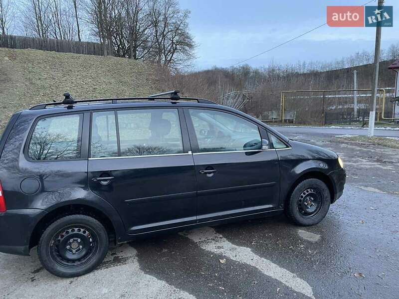 Минивэн Volkswagen Touran 2004 в Галиче