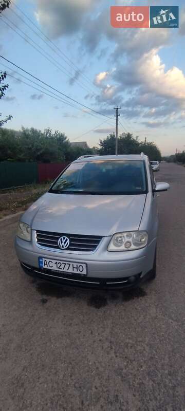 Минивэн Volkswagen Touran 2003 в Баре Минивэн Volkswagen Touran 2003 в Баре