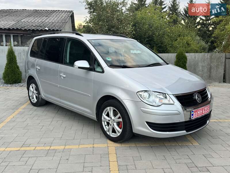 Минивэн Volkswagen Touran 2008 в Нововолынске Минивэн Volkswagen Touran 2008 в Нововолынске