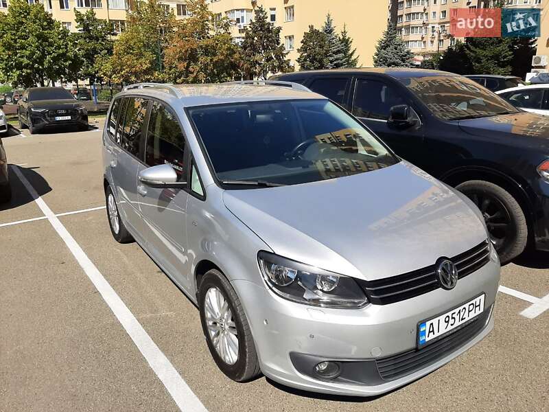 Минивэн Volkswagen Touran 2015 в Киеве