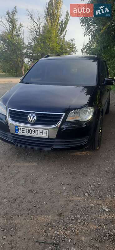 Минивэн Volkswagen Touran 2008 в Казанке