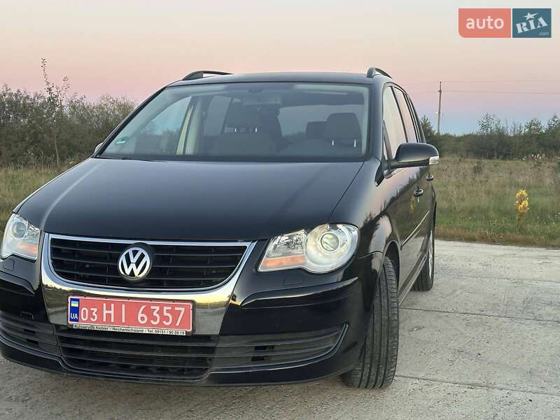 Минивэн Volkswagen Touran 2008 в Сарнах
