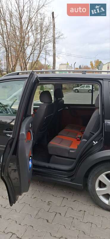 Мінівен Volkswagen Touran 2010 в Хмельницькому